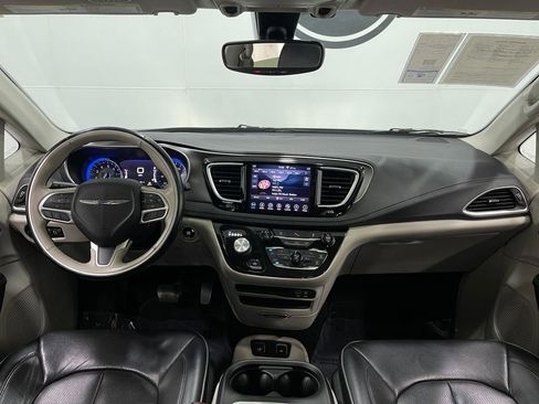 Used 2018 Chrysler Pacifica Limited image 20