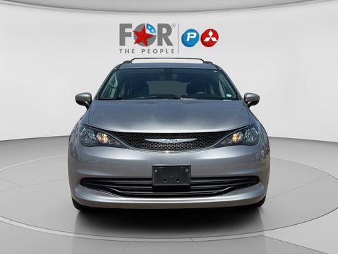 Used 2020 Chrysler Voyager Lxi image 8