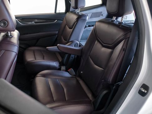 Used 2020 Cadillac XT6 Premium Luxury image 38