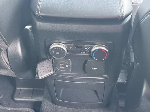 Used 2022 Ford Explorer XLT w/ Equipment Group 202A RWD image 12