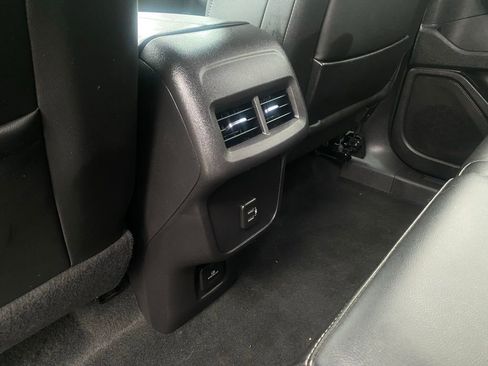 Used 2024 GMC Terrain SLT image 25