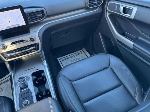 Used 2022 Ford Explorer XLT w/ Equipment Group 202A image 16