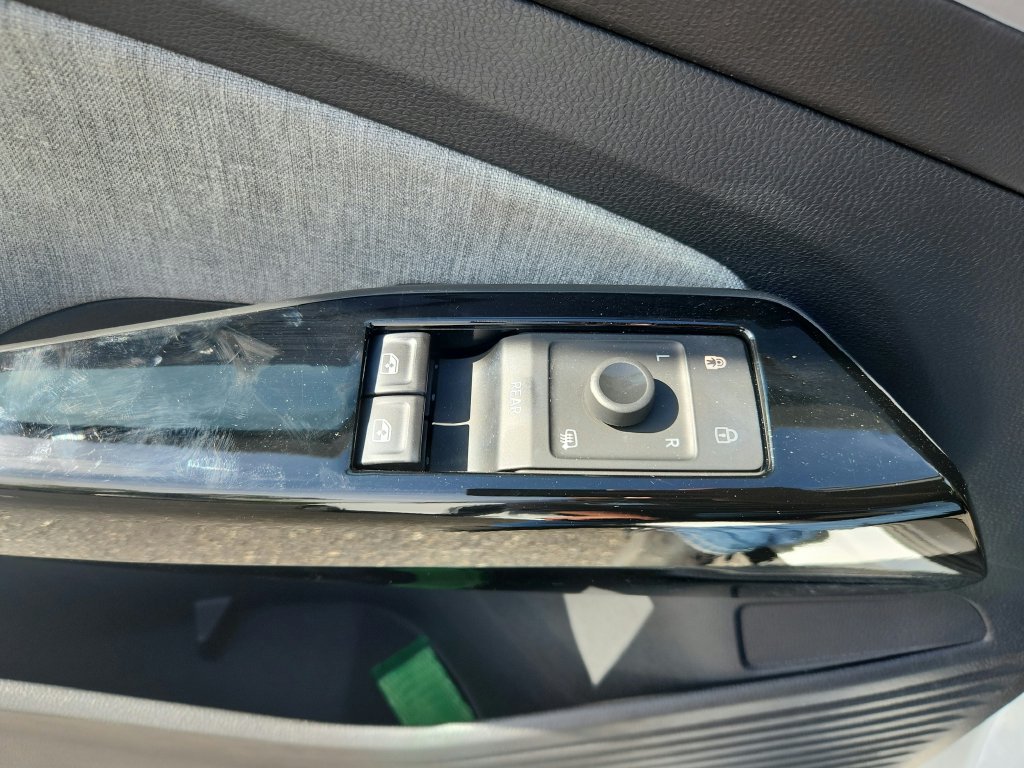 Certified 2023 Volkswagen ID.4 Pro AWD/4WD image 19