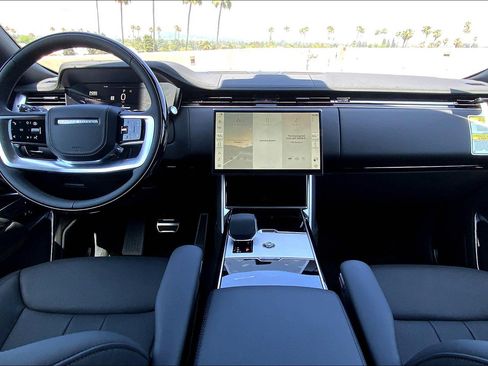 New 2025 Land Rover Range Rover Long Wheelbase SE image 7