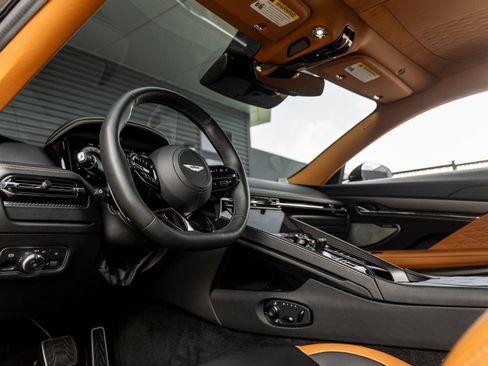 Used 2025 Aston Martin DB12 Coupe RWD image 29