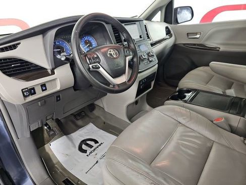 Used 2015 Toyota Sienna XLE image 9