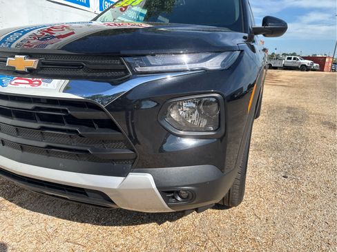 Used 2023 Chevrolet TrailBlazer LT w/ Convenience Package FWD image 9