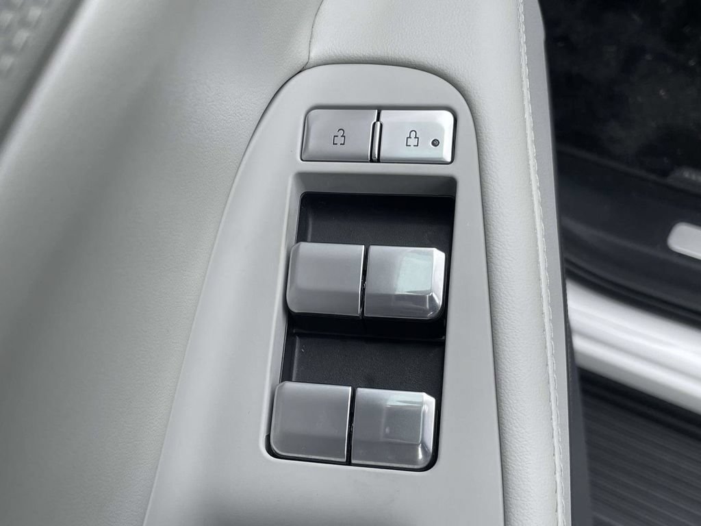 New 2026 Lincoln Navigator Premiere AWD/4WD image 16