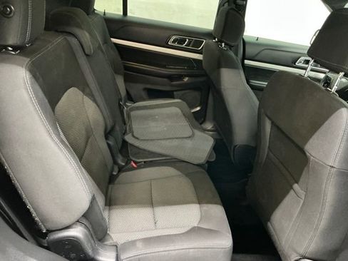 Used 2017 Ford Explorer XLT FWD image 16