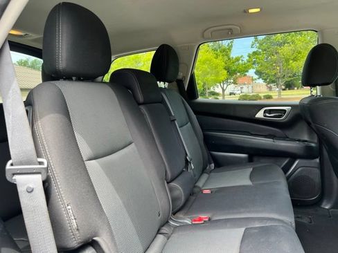 Used 2019 Nissan Pathfinder SV FWD image 15