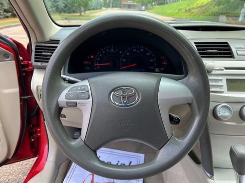 Used 2011 Toyota Camry LE FWD image 12
