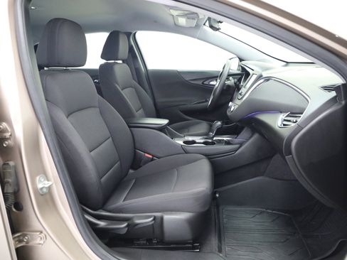 Used 2018 Chevrolet Malibu Hybrid image 9