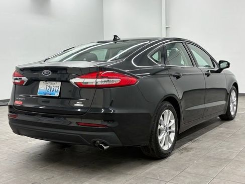 Used 2020 Ford Fusion SE image 2