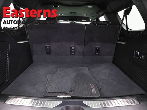 Used 2025 GMC Yukon XL Denali AWD/4WD image 9