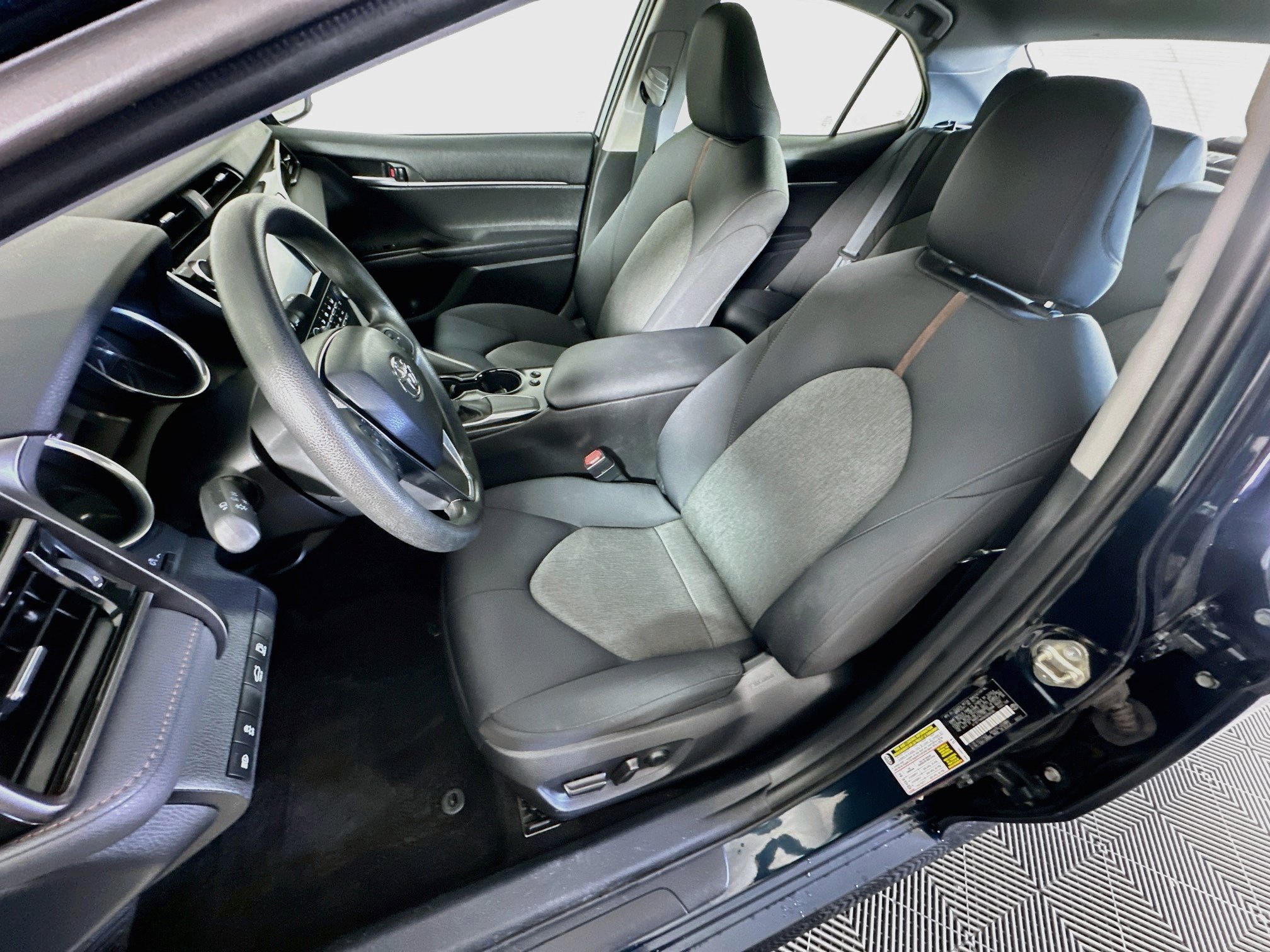 Used 2019 Toyota Camry LE FWD image 13