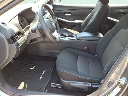 Used 2025 Nissan Sentra SV FWD image 17