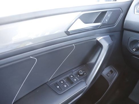 Used 2022 Volkswagen Tiguan SE image 24