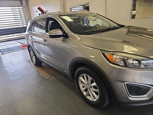 Used 2017 Kia Sorento LX w/ LX Convenience Package AWD/4WD image 1