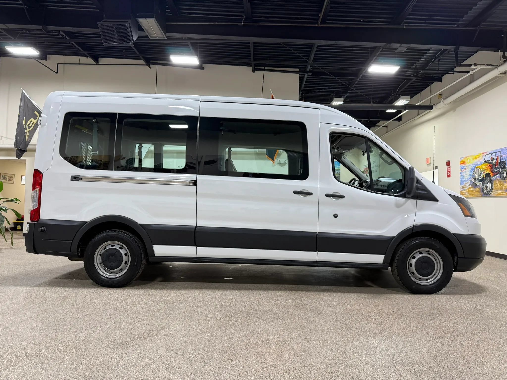 Used 2015 Ford Transit 350 XL RWD image 5