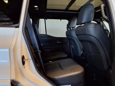 Used 2025 Lexus GX 550 w/ Accessory Package (31) AWD/4WD image 9