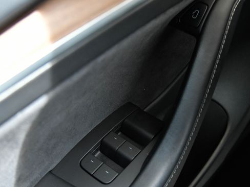 Used 2021 Tesla Model 3 Standard Range Plus image 31