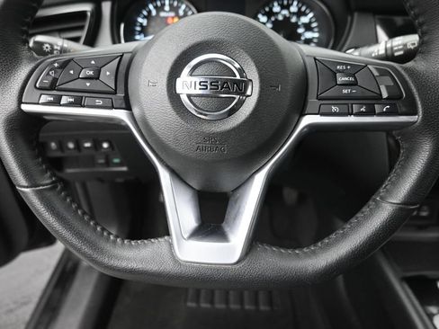 Used 2020 Nissan Rogue SV FWD image 17