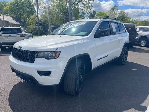 Used 2018 Jeep Grand Cherokee Laredo AWD/4WD image 34