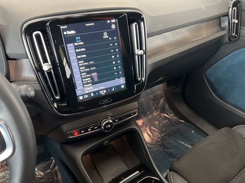 Used 2023 Volvo XC40 Recharge Ultimate w/ Protection Package Premier image 18