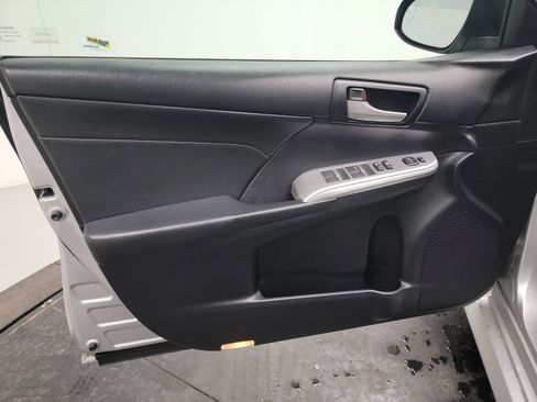 Used 2014 Toyota Camry SE w/ Leather Package image 13