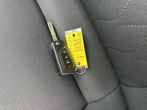 Used 2025 Toyota Corolla LE image 29