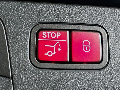 Used 2022 Mercedes-Benz GLC 300 GLC 300 w/ Premium Package Lite image 31