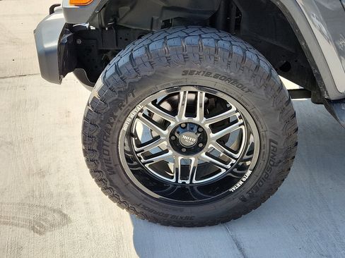 Used 2020 Jeep Gladiator Overland image 7