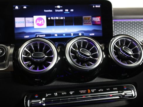 Certified 2025 Mercedes-Benz GLB 250 4MATIC image 22