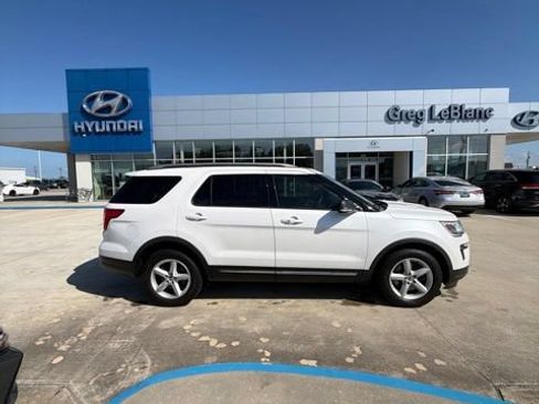 Used 2019 Ford Explorer XLT w/ Equipment Group 201A FWD image 5