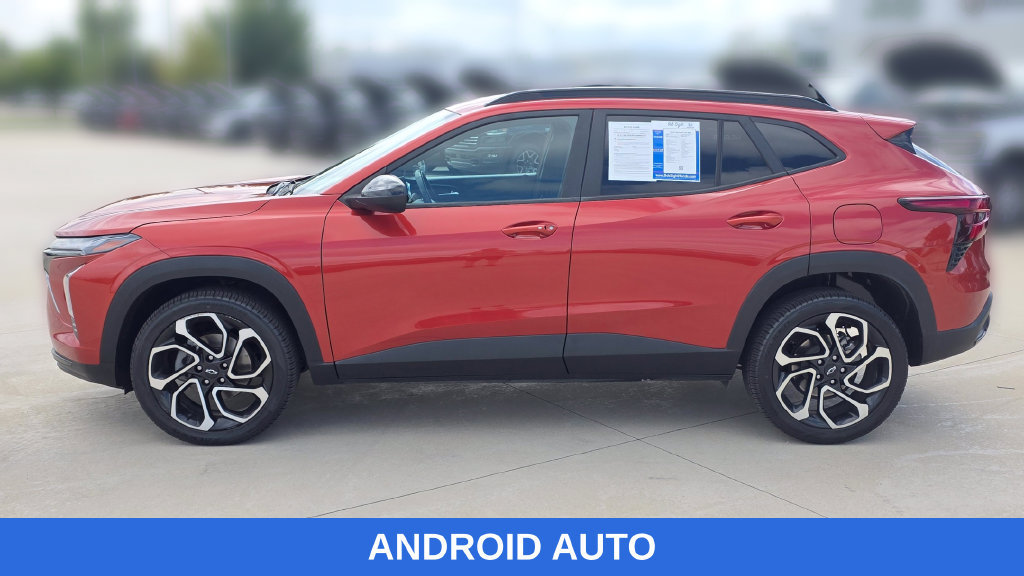 Used 2024 Chevrolet Trax RS w/ Driver Confidence Package FWD image 2
