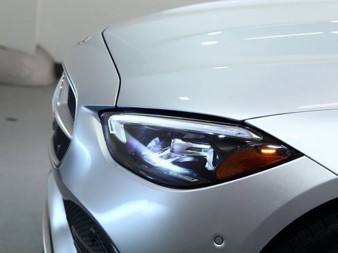 Used 2025 Mercedes-Benz C 300 4MATIC Sedan image 15