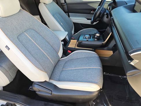 Used 2022 MAZDA MX-30 Electric w/ Premium Plus Pkg image 21