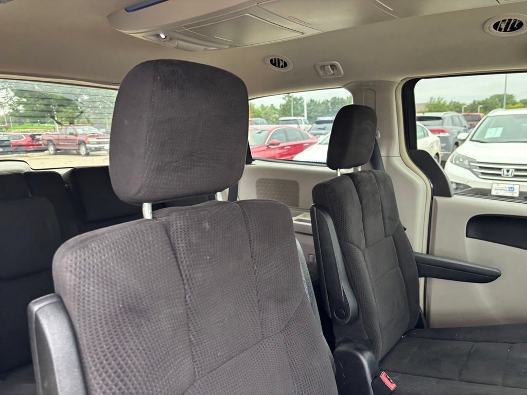 Used 2013 Chrysler Town & Country Touring FWD image 22