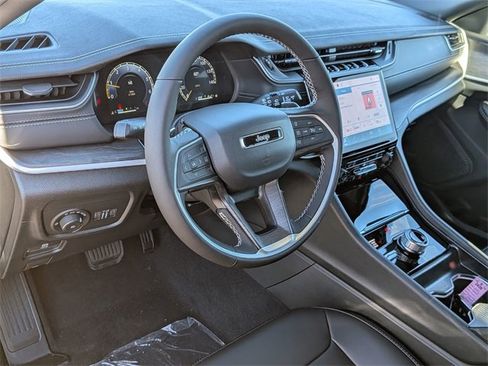 New 2025 Jeep Grand Cherokee Limited w/ Black Appearance Package image 11