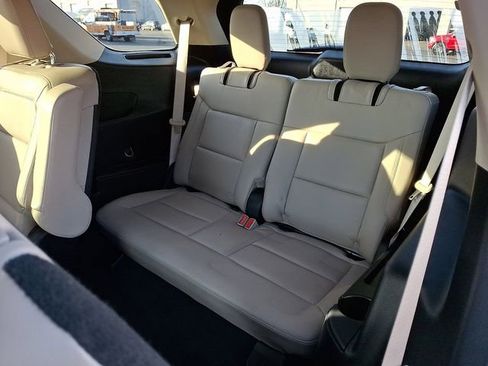 Used 2022 Ford Explorer XLT w/ Equipment Group 202A image 14