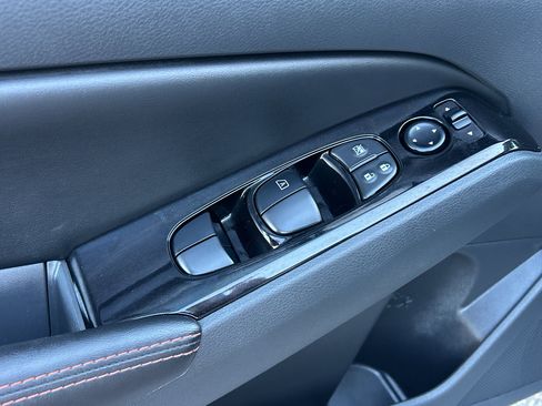 Used 2024 Nissan Altima 2.5 SR image 11