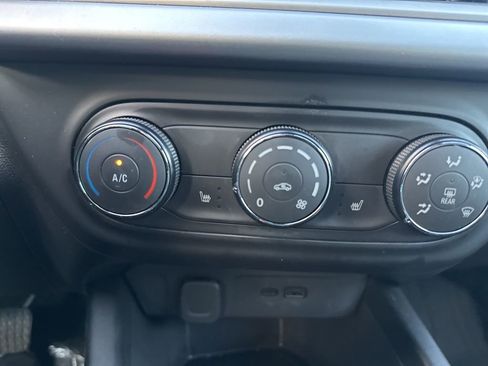 Used 2025 Chevrolet Trax RS w/ Driver Confidence Package image 22