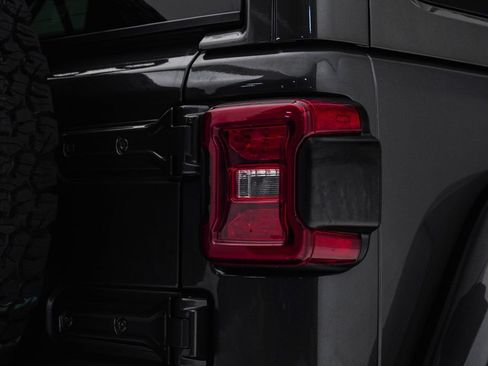 Used 2018 Jeep Wrangler Unlimited Rubicon AWD/4WD image 13