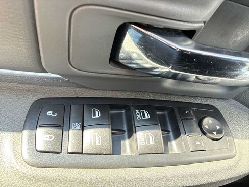 Used 2016 RAM 1500 Classic SLT AWD/4WD image 15