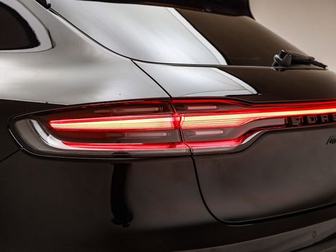 Certified 2025 Porsche Macan S image 20