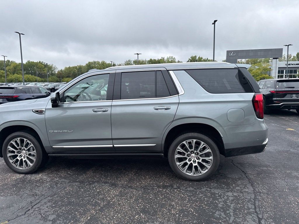 Used 2026 GMC Yukon Denali w/ Sun & Power Step Package AWD/4WD image 9