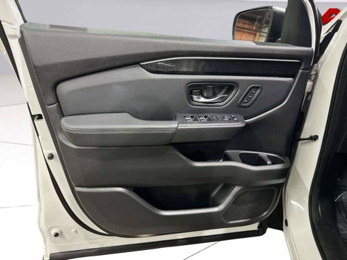 Used 2023 Honda Pilot Elite image 19