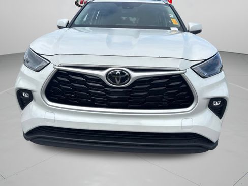 Used 2024 Toyota Highlander XLE FWD image 33