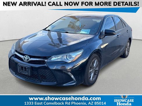 Used 2015 Toyota Camry SE image 1