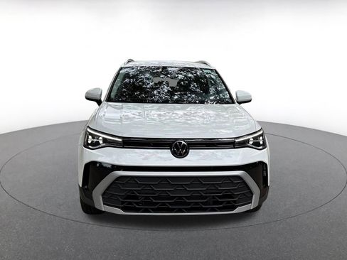 Used 2025 Volkswagen Taos SE AWD/4WD image 2